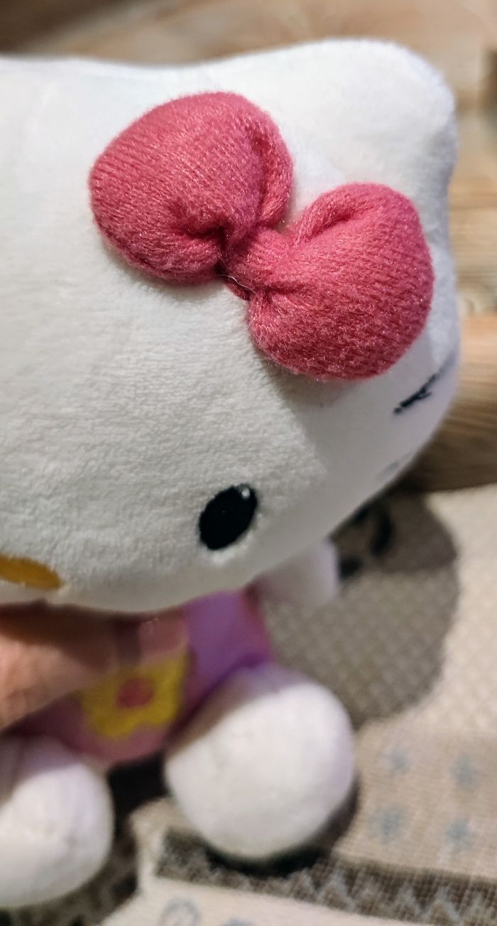Peluche 🧸 Hello 🌼 Kitty 💞🌈 - photo numéro 3