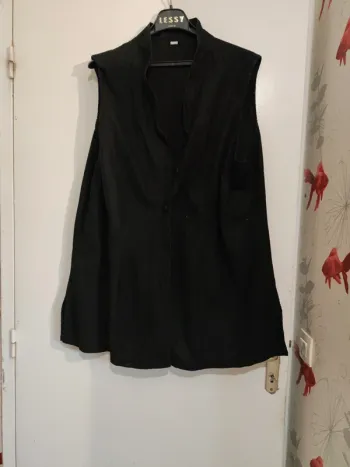 Chemise sans manche noir  taille 58Haut