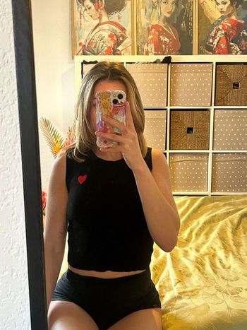 Débardeur noir avec petit cœur rouge Joliko Paris