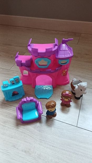 Petit châteaux est ses figurines