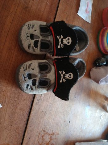 Chaussons à scratch pirates