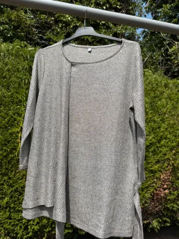 Blouse manches 3/4 gris métallique – Marque Charlott’