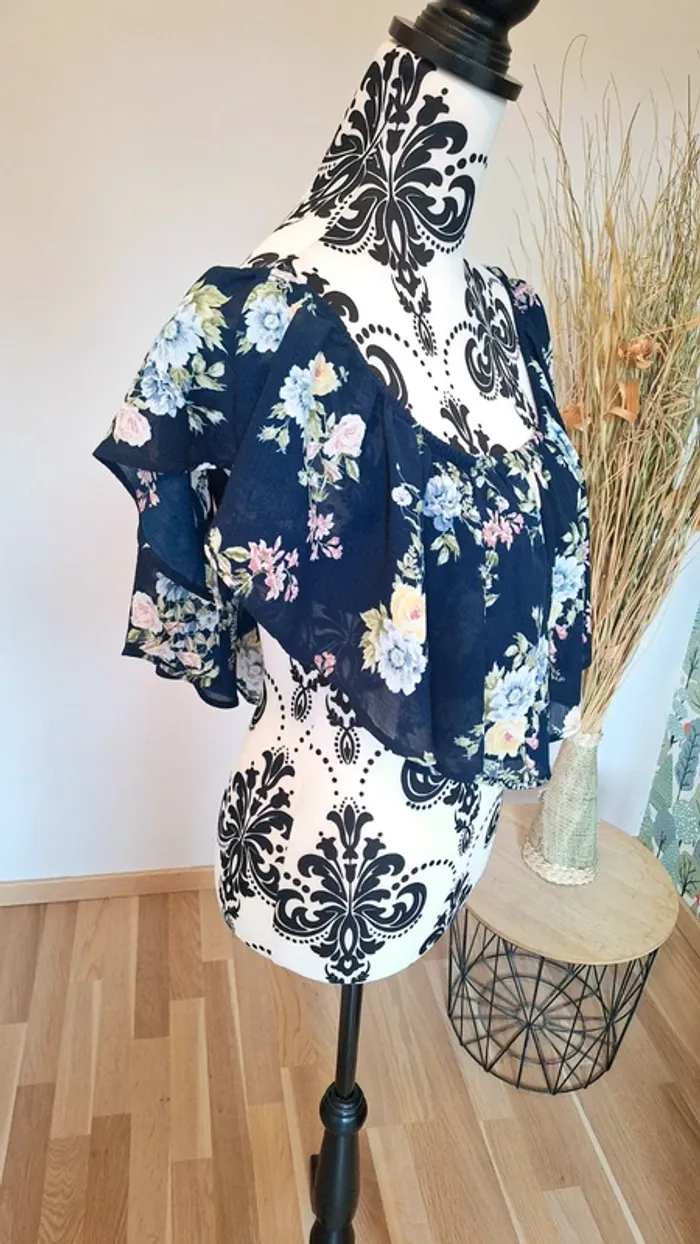 Superbe crop top femme taille S - photo numéro 6