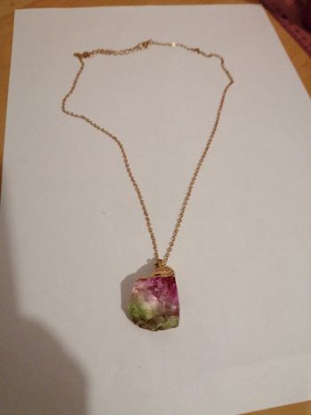 Collier avec pierre