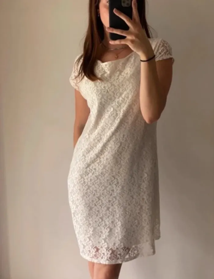 Robe blanche en dentelle - photo numéro 2