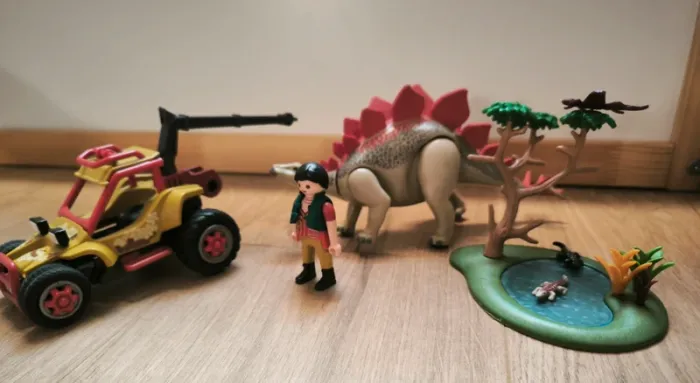 Playmobil dinosaure Explorateur avec véhicule et stégosaure 9432 - photo numéro 3