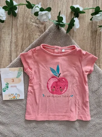 T-shirt avec motif bébé fille 3 mois - en très bon état