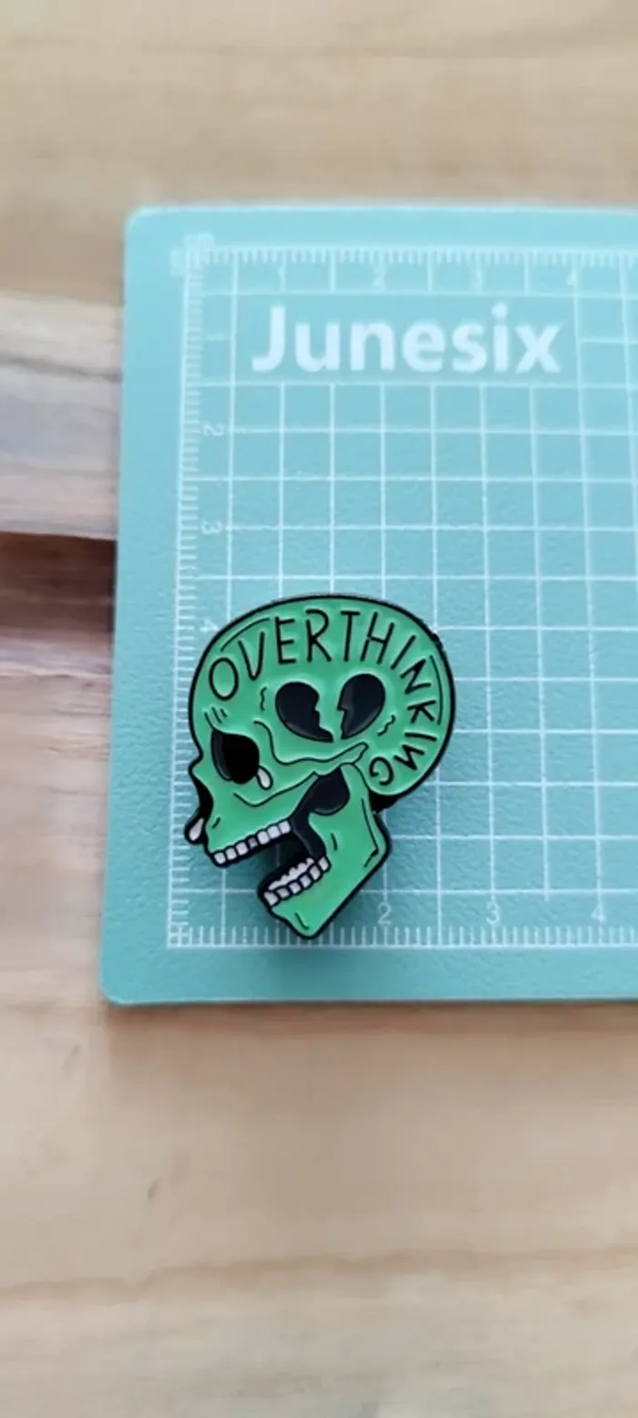 Lot 4 pin's Skulls têtes de mort - photo numéro 13