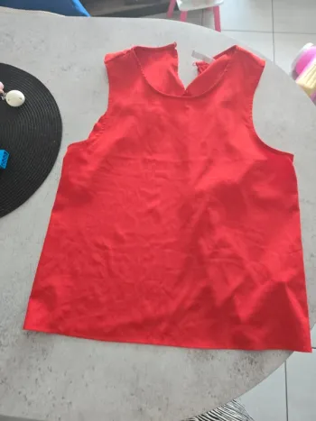 Haut rouge taille m