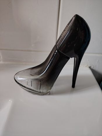 Bouteille de parfum vide