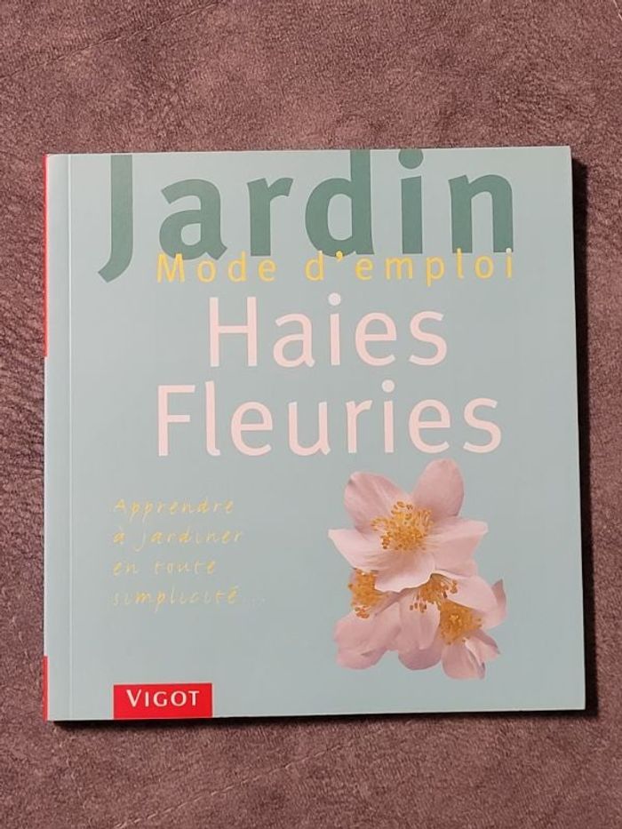 Haies fleuries Par K Möller, Annie Joyaux