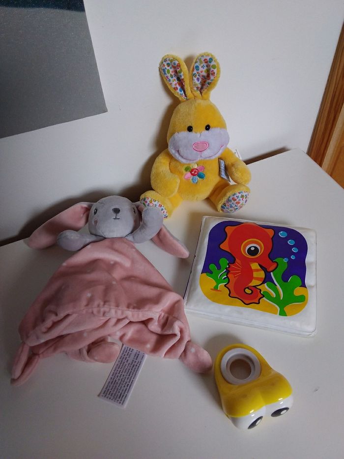 4 Jouets d'éveil bébé fille