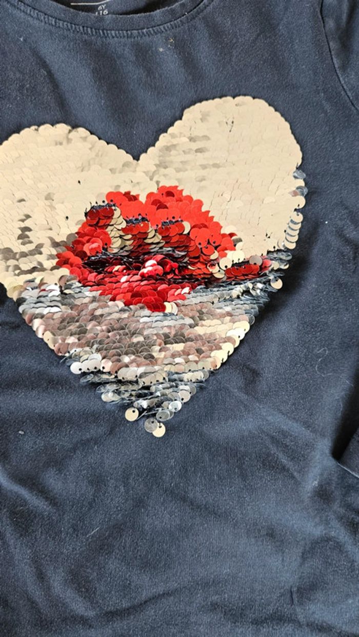 T shirt à manches longues, bleu foncé avec coeur en sequins, Name It, 6 ans, peu mis - photo numéro 4