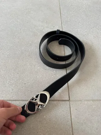 Ceinture noire en très bon état, 105cm