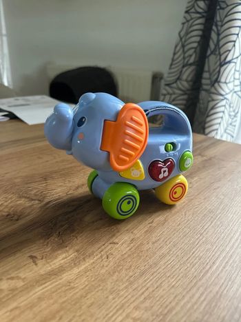 Mon éléphant pousse pousse