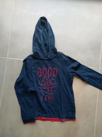 T-shirt manches longues capuche