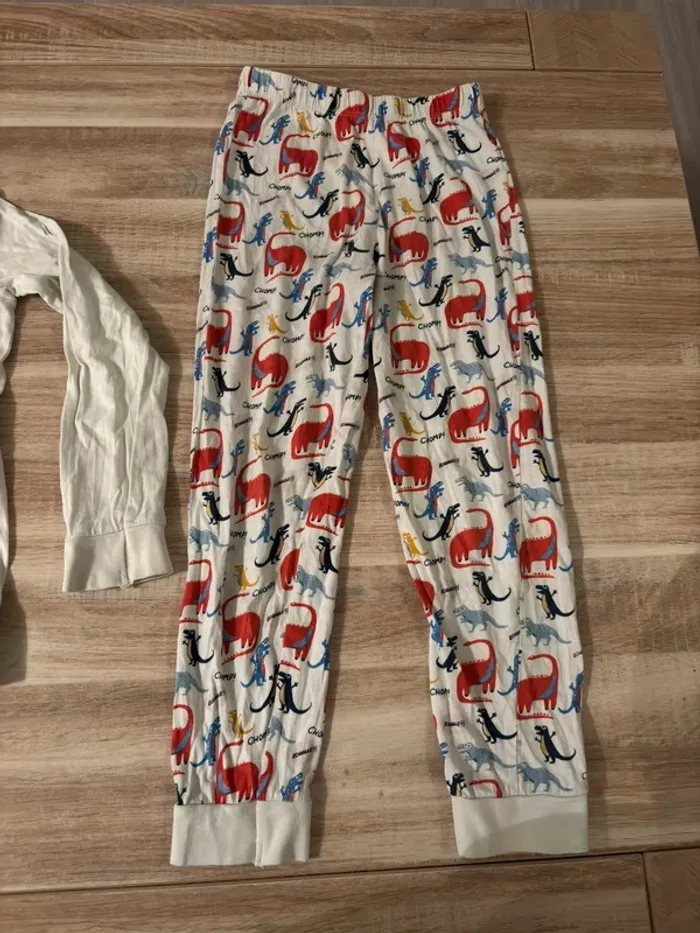 2 pyjamas 6-7ans - photo numéro 3