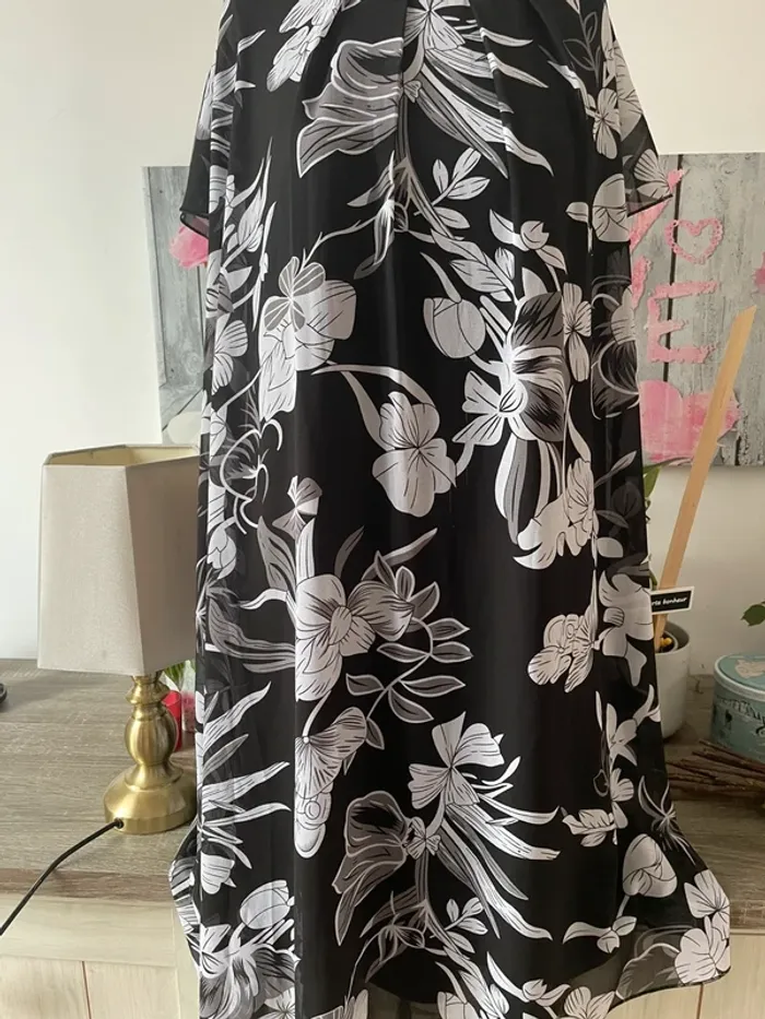 Magnifique robe d’été toute doublée en 44/46 dos en dentelle noire excellent état - photo numéro 8