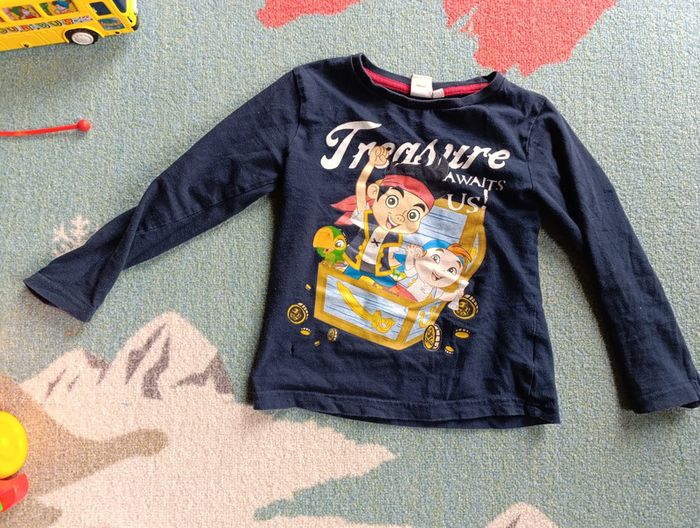 T-shirt manches longues 5ans Jake le pirate petit trou