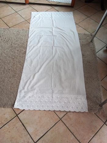 🥕tissus coton blanc avec broderie bord