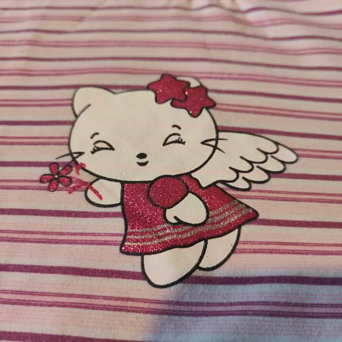 Pull style "Hello Kitty" taille 10 ans - photo numéro 2