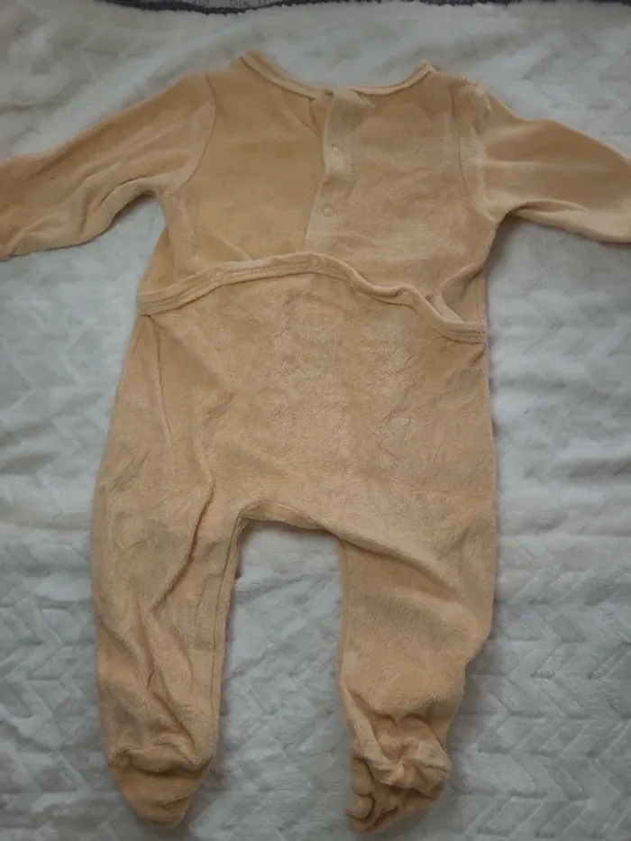 👶Pyjamas hivers taille 6 mois-68cm👶 - photo numéro 2