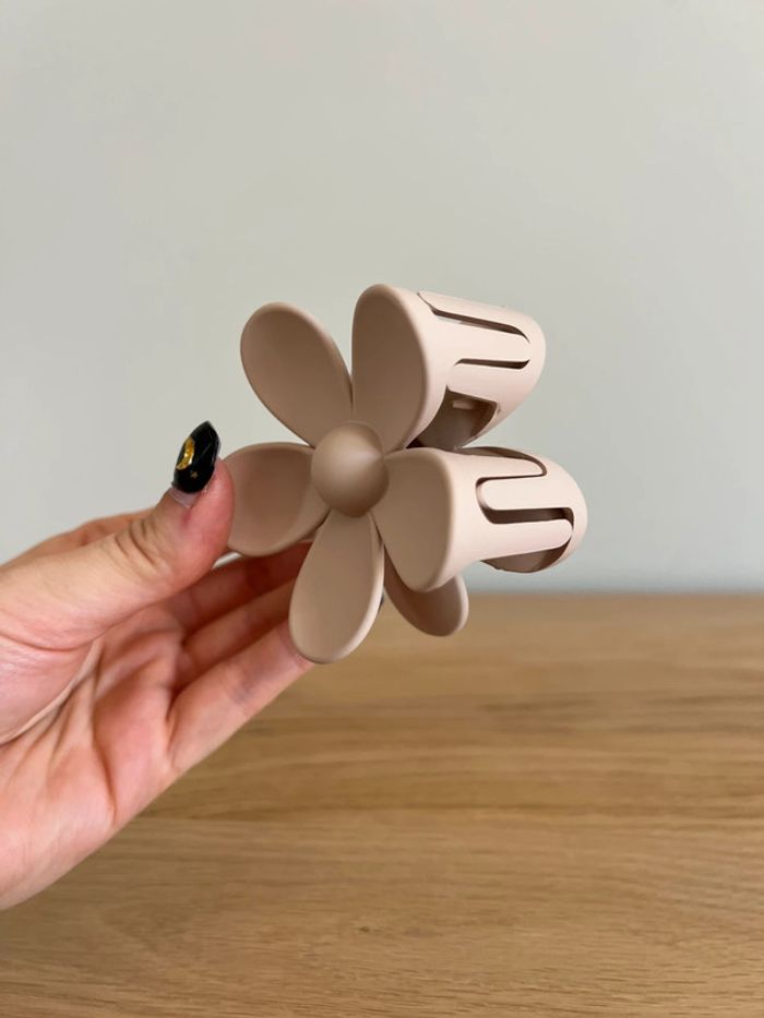 Pince à cheveux fleur - photo numéro 3