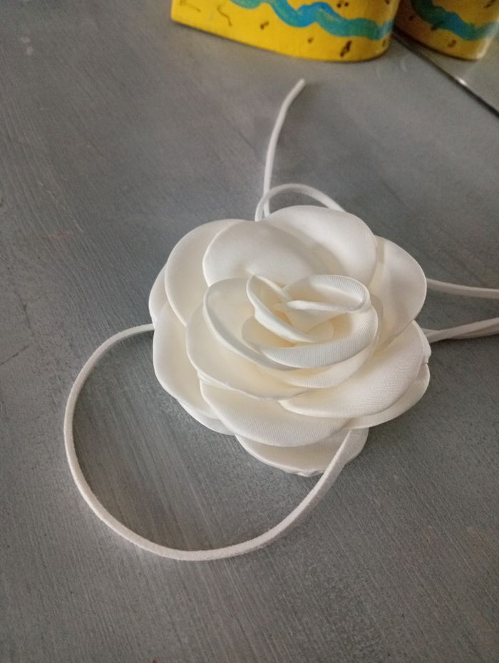 Fleur en tissu satiné, multi usages