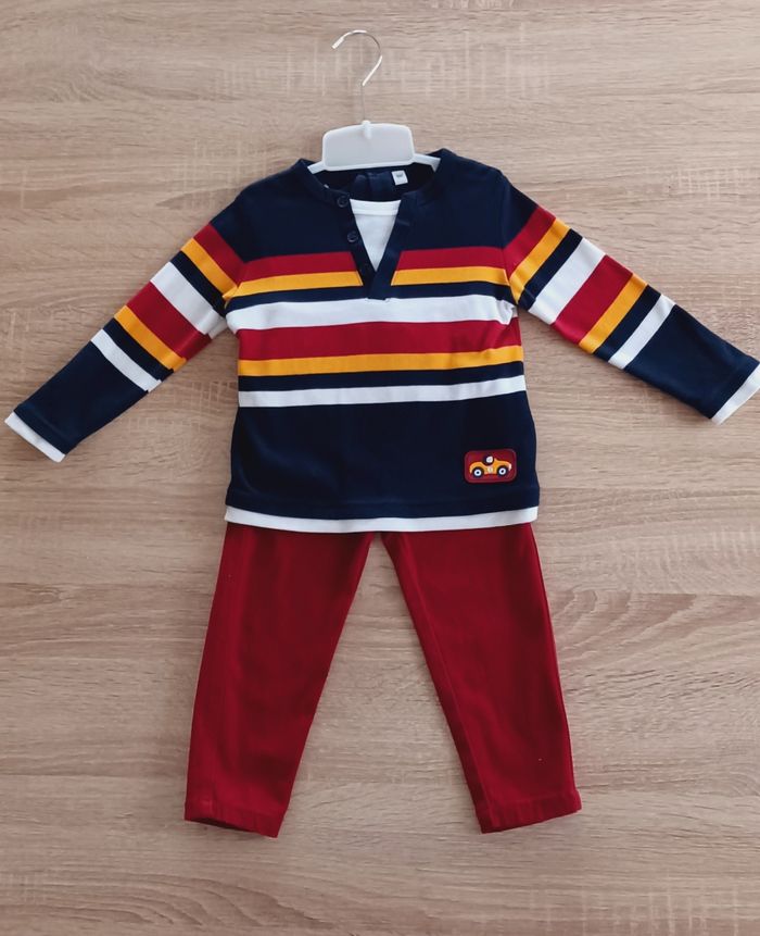 Ensemble 3 pièces bébé garçon Plus Collection, couleur rouge, jaune, blanc et bleu marine, tee-shirt manches longues + pantalon + chaussettes, taille 18 mois - photo numéro 3