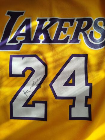 Maillot signé par Kobe Bryant Los Angeles Lakers