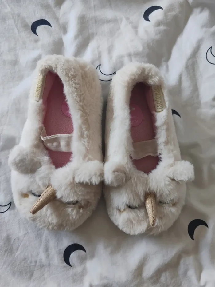 chaussons isotoner licorne 29/30