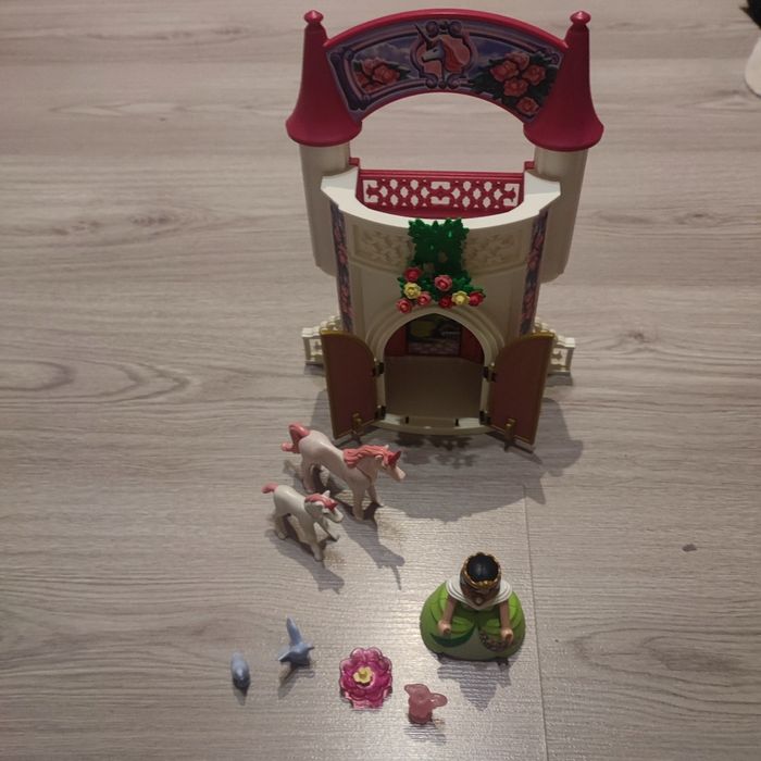 Playmobil 4777 donjon de la licorne transportable complet