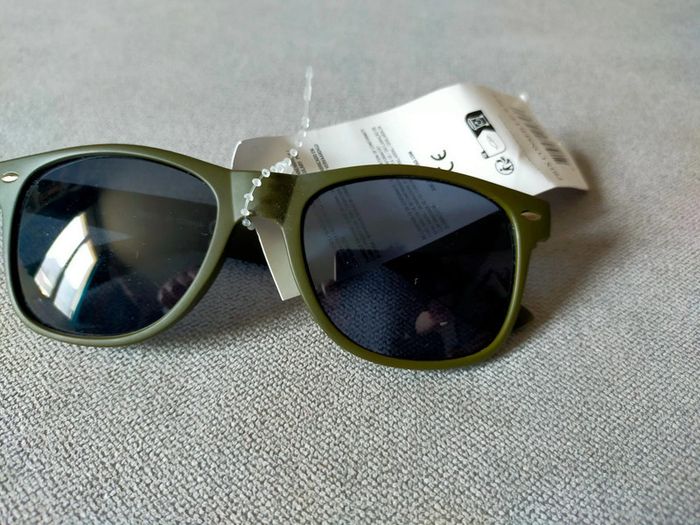 Lunettes de soleil vert kaki – neuves avec étiquette - photo numéro 9