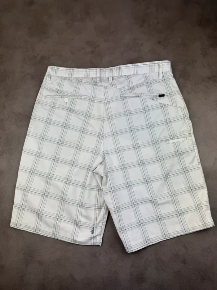 Short chino Volcom à carreaux Blanc et bleu Taille 36 - photo numéro 4