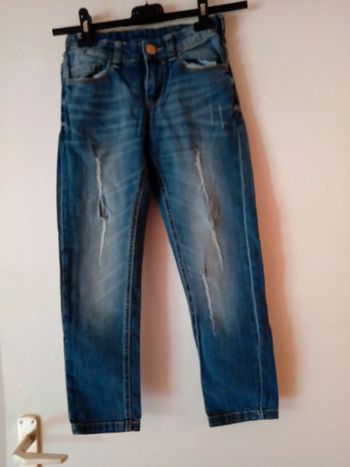 Beau pantalon bleu. 8 ans