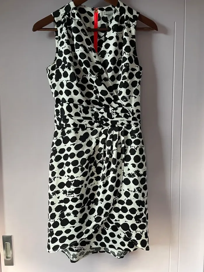 Robe courte H&M noire et blanche 32