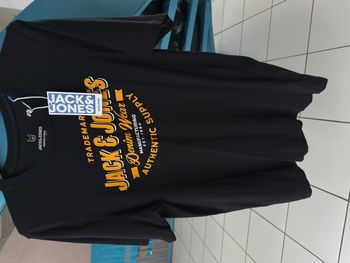 Tee shirt noir Jack and Jones taille 16 ans NEUF