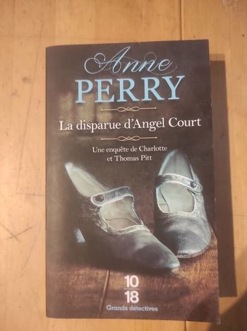 La disparue d'Angel Court Anne Perry 10/18 Grands Détectives 2016
