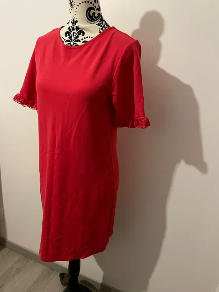 Robe rouge à manches courtes à dentelle col rond longueur genou Asos taille 40 - photo numéro 3