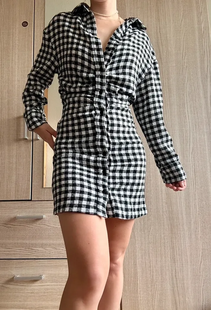 Robe moulante à carreaux