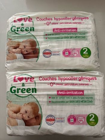 88 couches love and Green