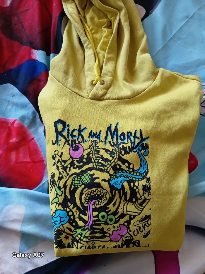 Pull rick et morty - photo numéro 4