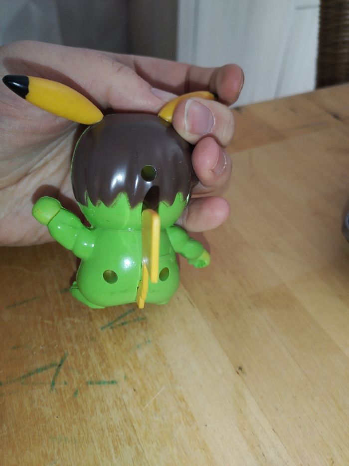 Figurine  Pikachu - photo numéro 3