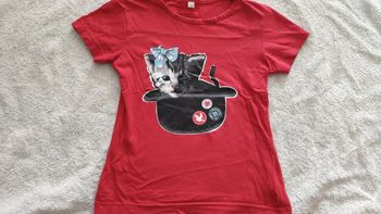 T-shirt rouge sans marque sans manche chat 8 ans