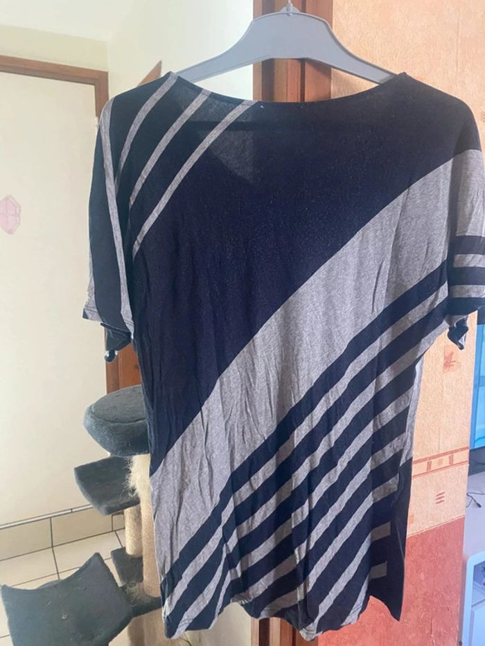 TEE shirt femme à rayure taille 38 très bon etat - photo numéro 5