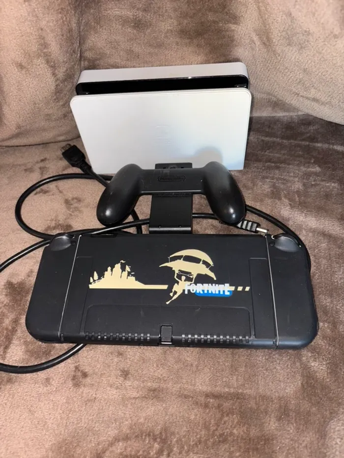 Console Nintendo Switch Oled en très bon état - photo numéro 6