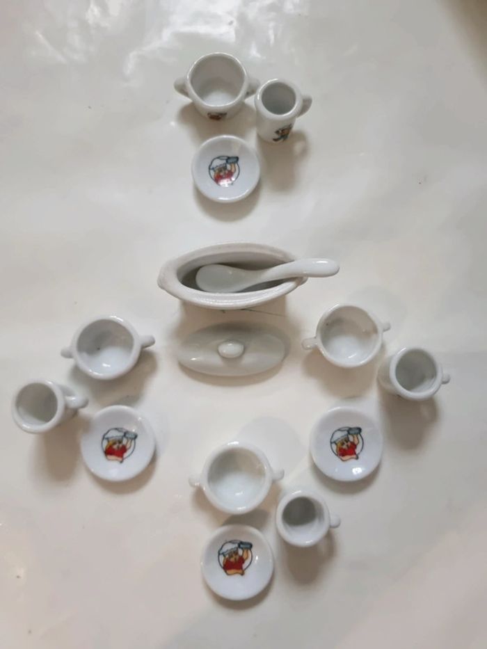 Dînette en porcelaine - photo numéro 2
