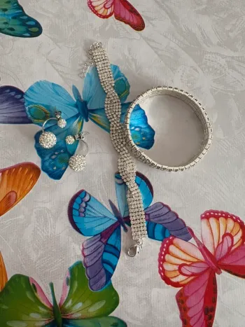 Ensemble boucles d’oreilles bracelets