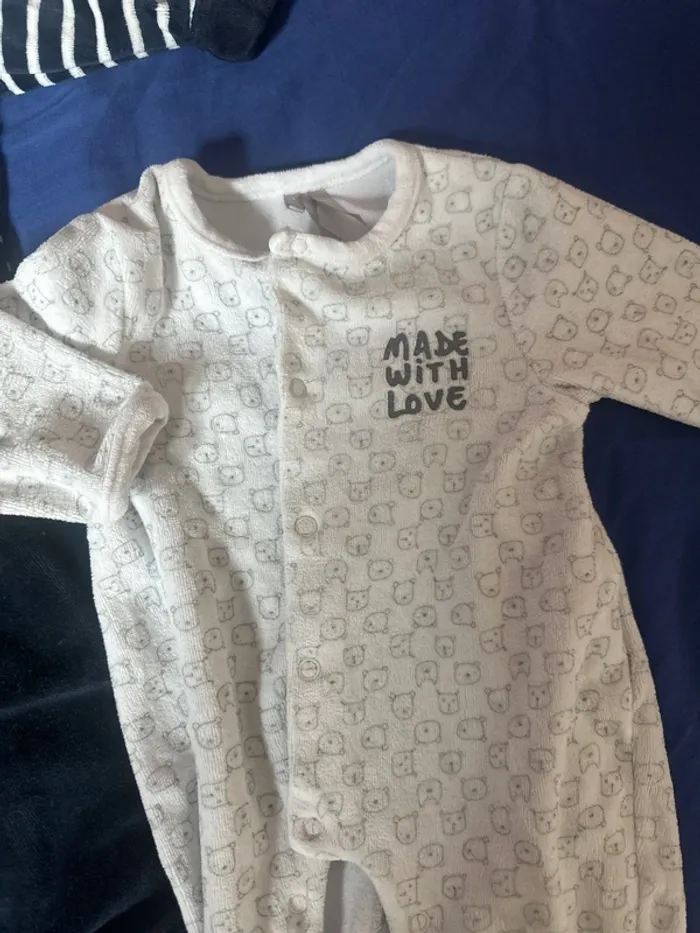 3 pyjamas 2 jamais porté - photo numéro 6