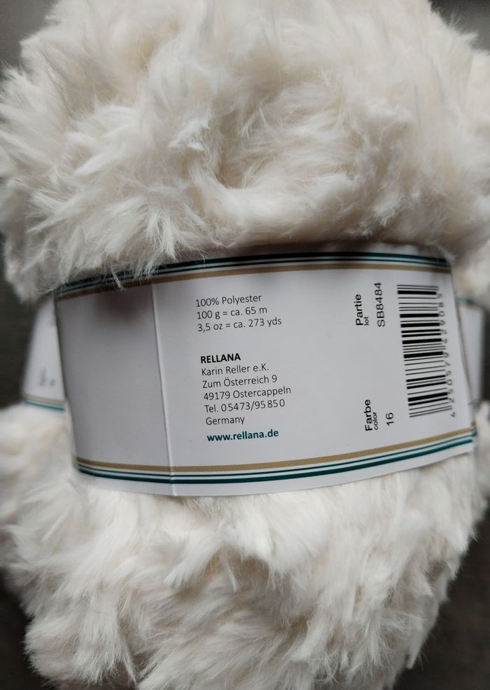 Lot de 3 pelotes de Laine (300 g) fausse fourrure blanc cassé crème - photo numéro 2